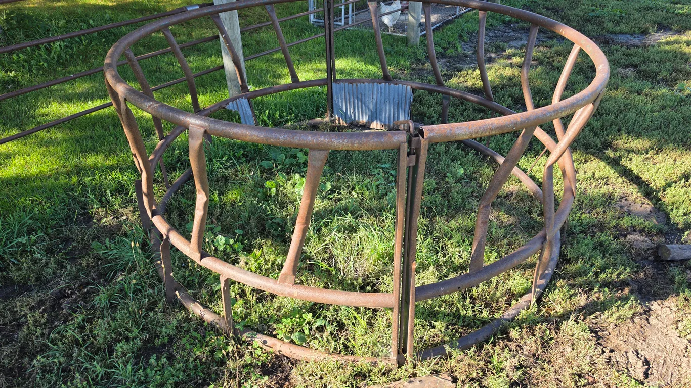Round Tube Bale Feeder, 2 Piece