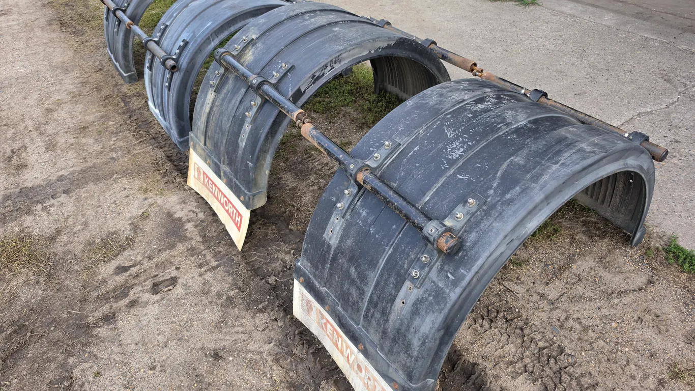 Full Set of Semi Fenders off a 1994 Kenworth T-600 Semi with Mounting Hardware
