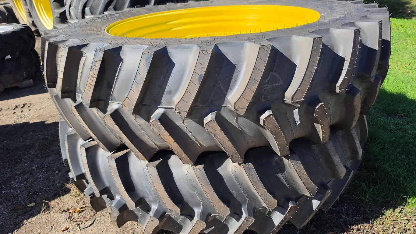 (2) IF480/80R50 Firestone Radial All Traction Deep Tread Tires on 12 Bolt John Deere Rims *Tires are