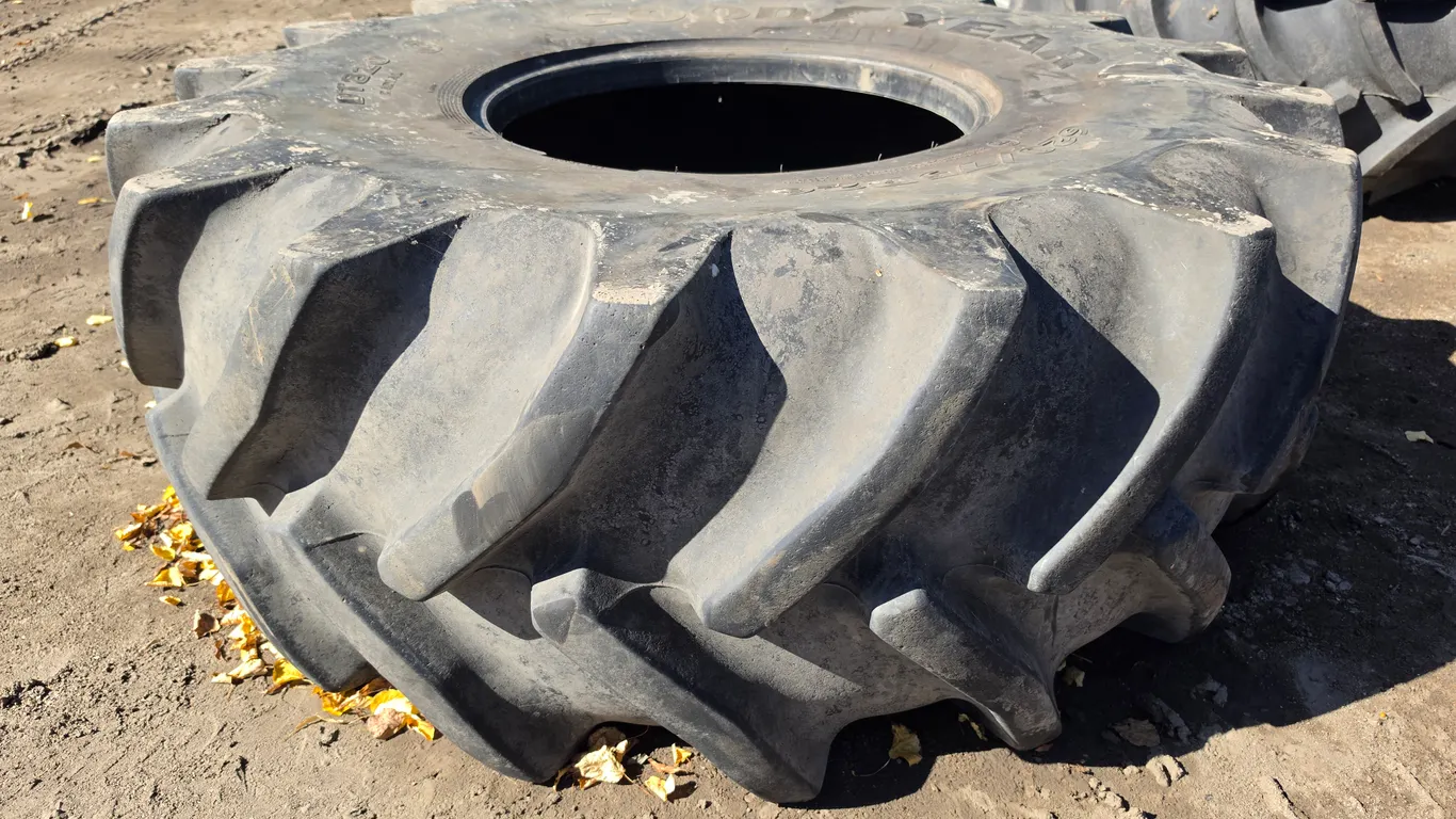 (1) 620/75R26 Goodyear DT820 Tire