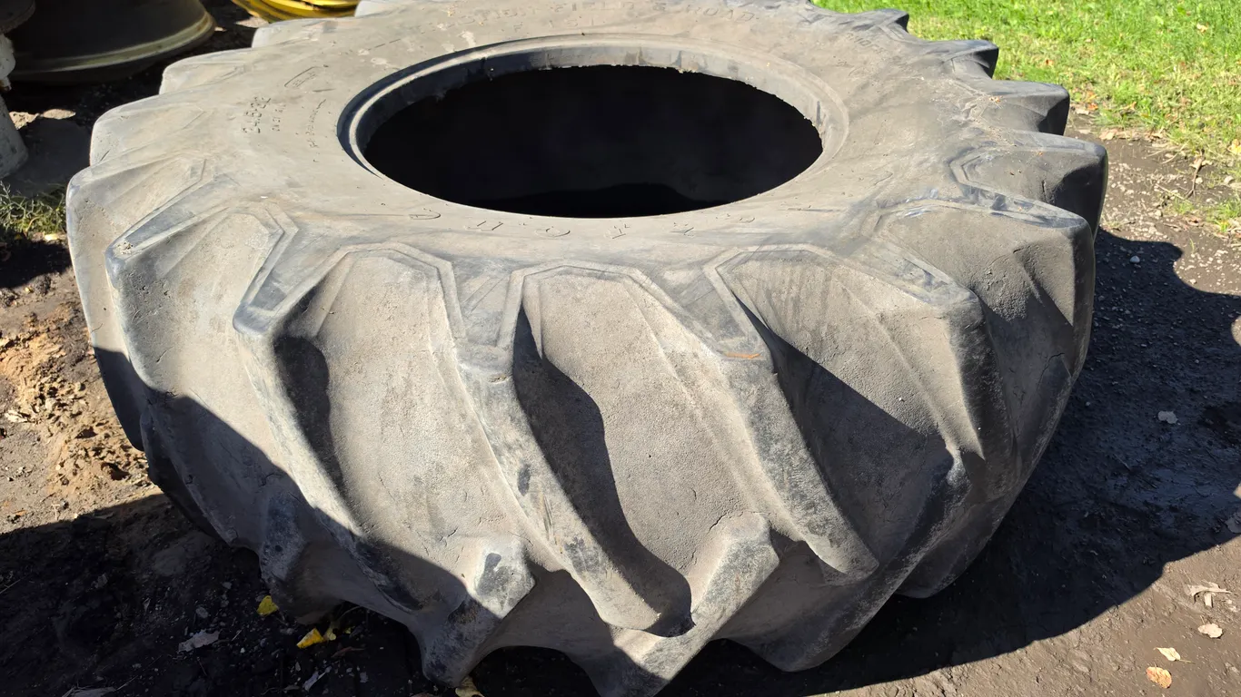 (1) 24.5-32 Firestone All Traction Field and Road 10 Ply Tire