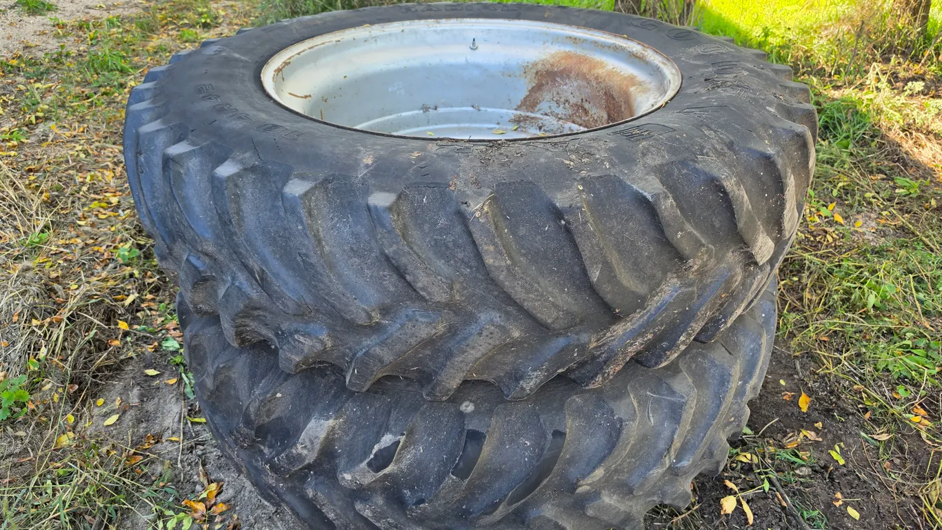 (2) 18.4R42 Goodyear Duals off a Case 2394