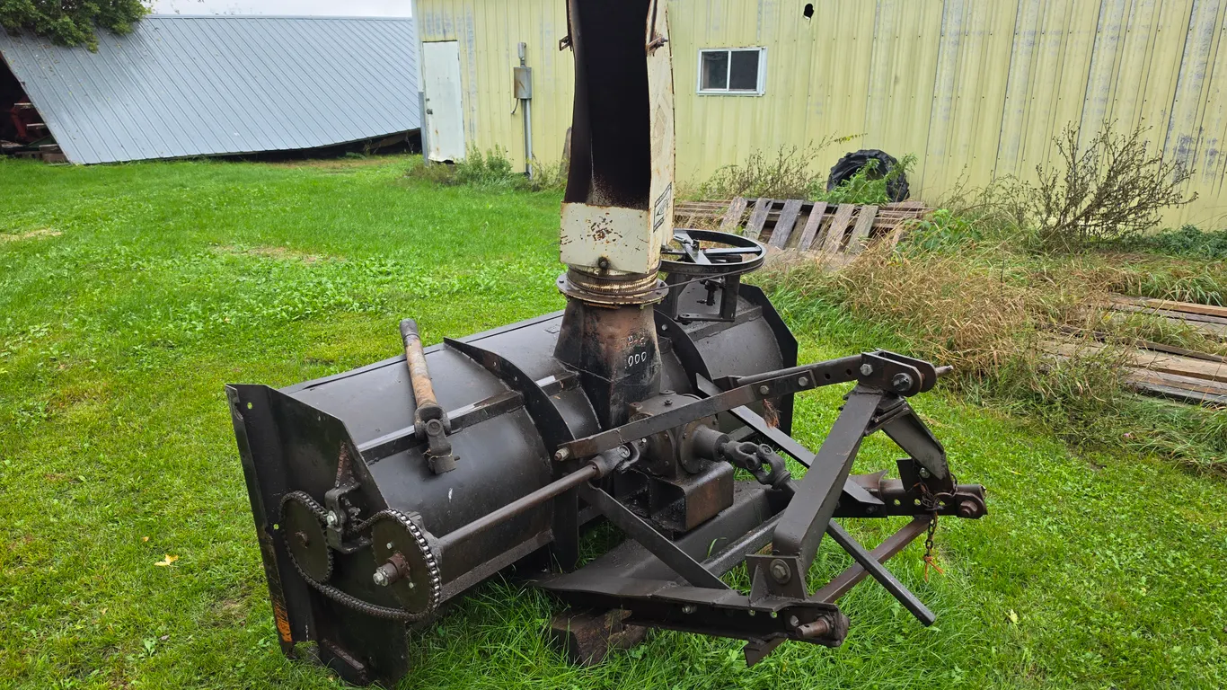 Hiniker Single Stage 3pt Snow Blower, Approx 7’ Wide, Hydraulic Chute, 540 PTO
