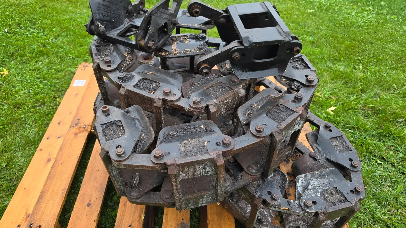 Grouser Over the Tire Skid Loader Tracks, Approx 5.5” Inside to Inside, Fits Bobcat 440 and Other Mo