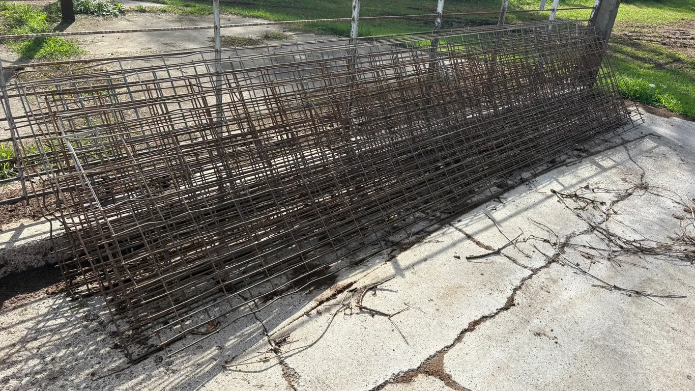 (12) Wire Hog Panels, 16’, Buying All For One Money