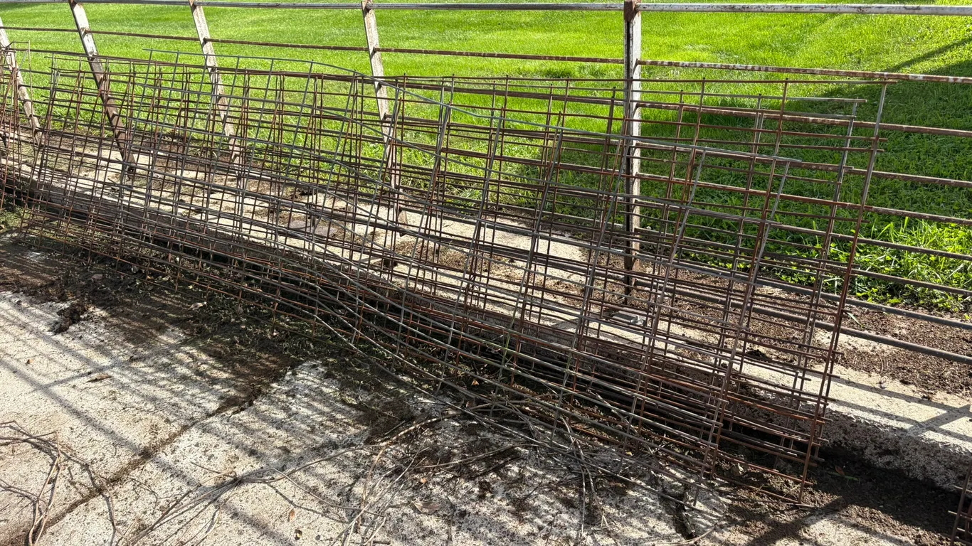 (4) 12’ Wire Hog Panels; (1) 9’, Buying All For One Money