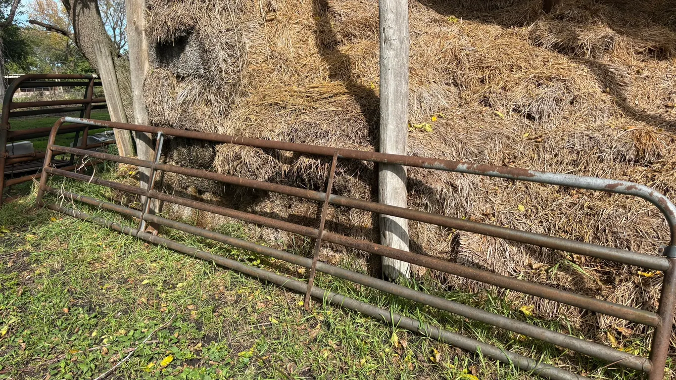(1) Pipe Gate, 34” Tall, Approx 16’