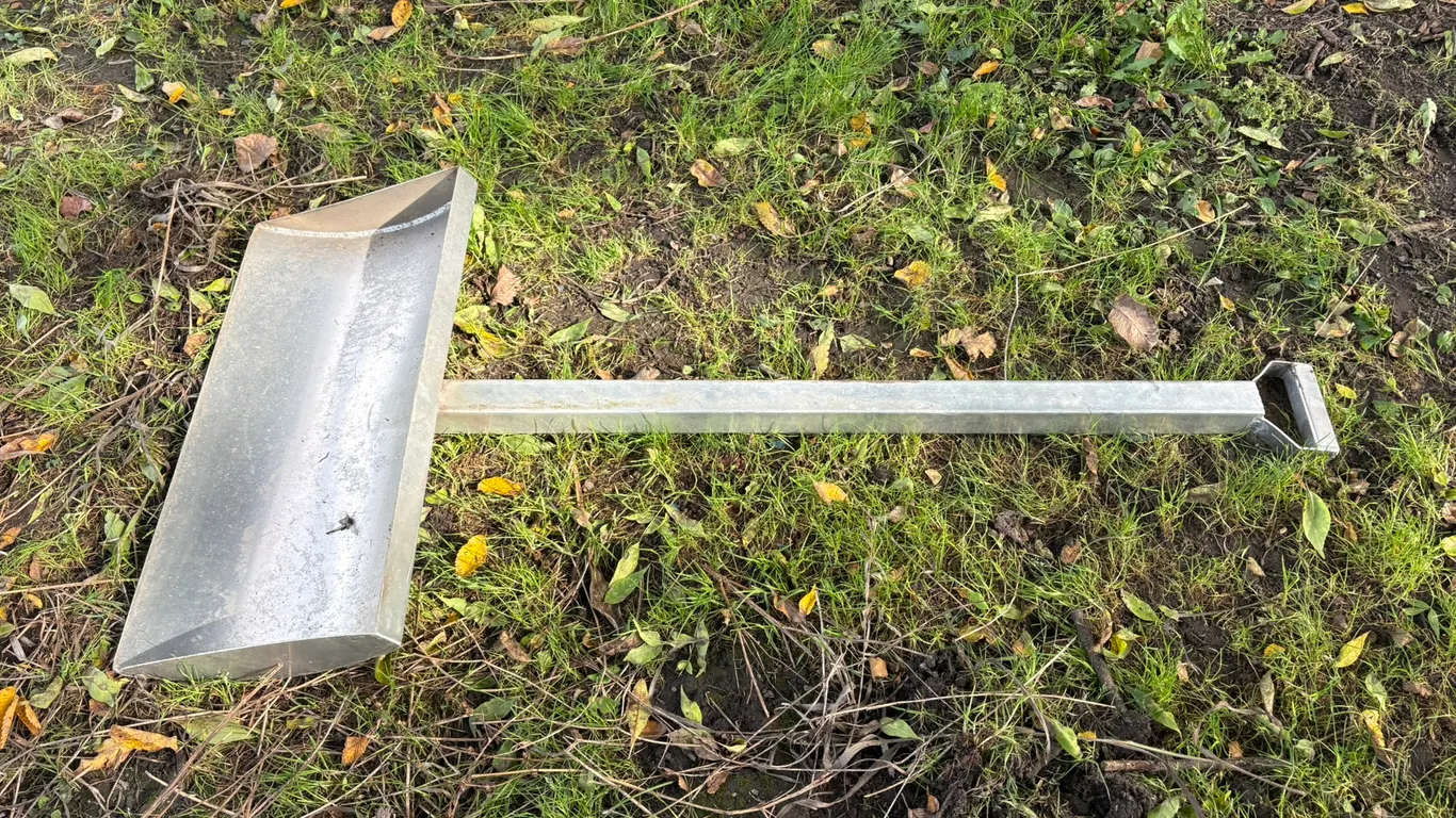 Aluminum Shovel, 26” wide