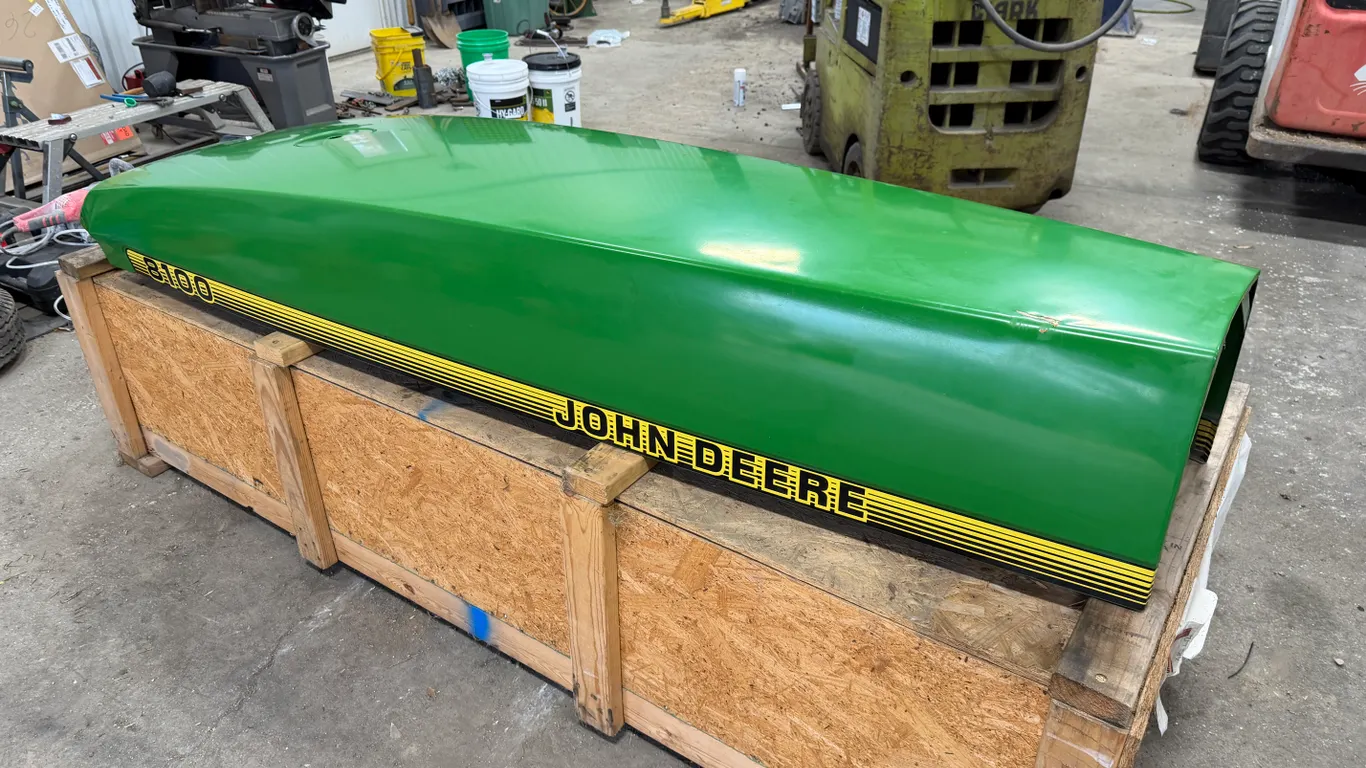 Used John Deere 8100 Hood