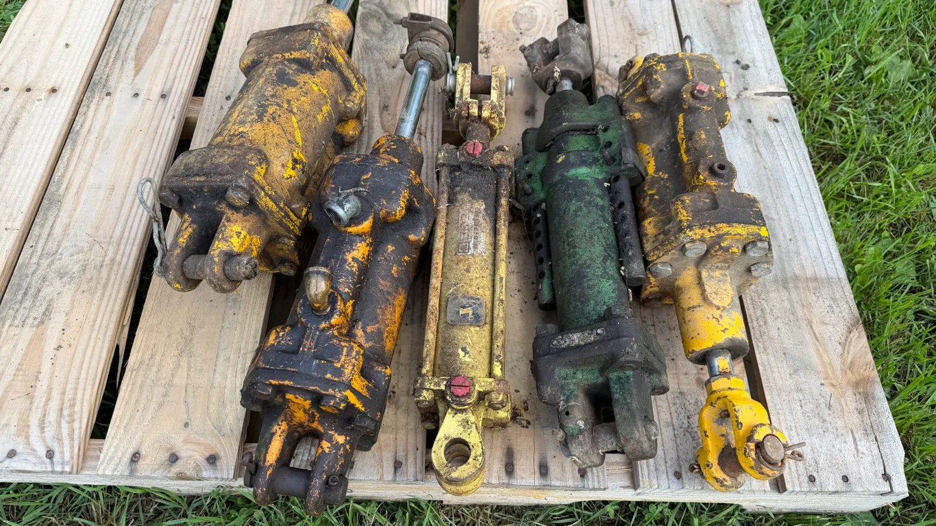 (5) Hydraulic Cylinders, Buying all one money