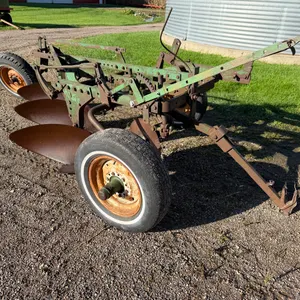 Oliver 3-Bottom Plow, 3-16's, Hydraulic Lift, No Cylinder, Pivot Points Very Worn, Otherwise Functio