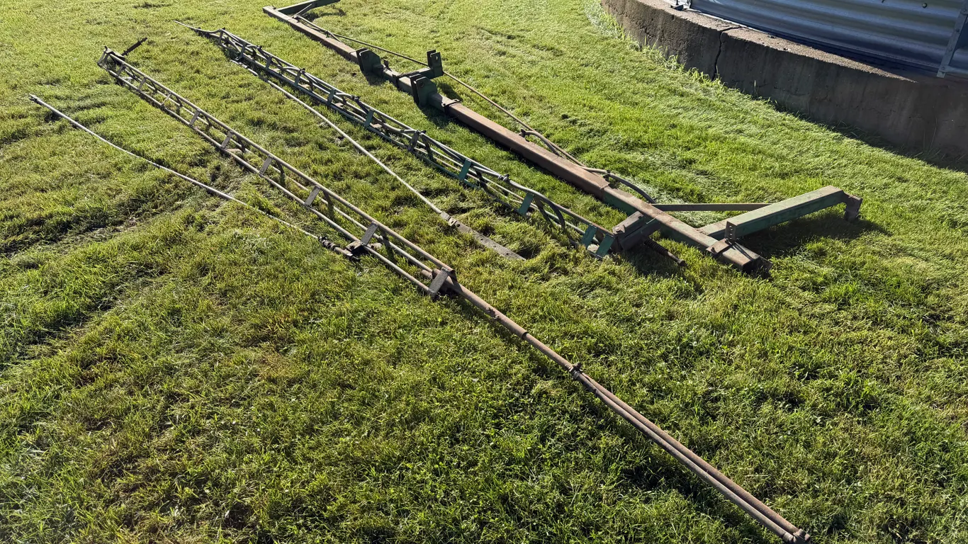 60 Ft. Sprayer Boom, 3 Sections Of 20 Ft., Special Notes: Loading Available