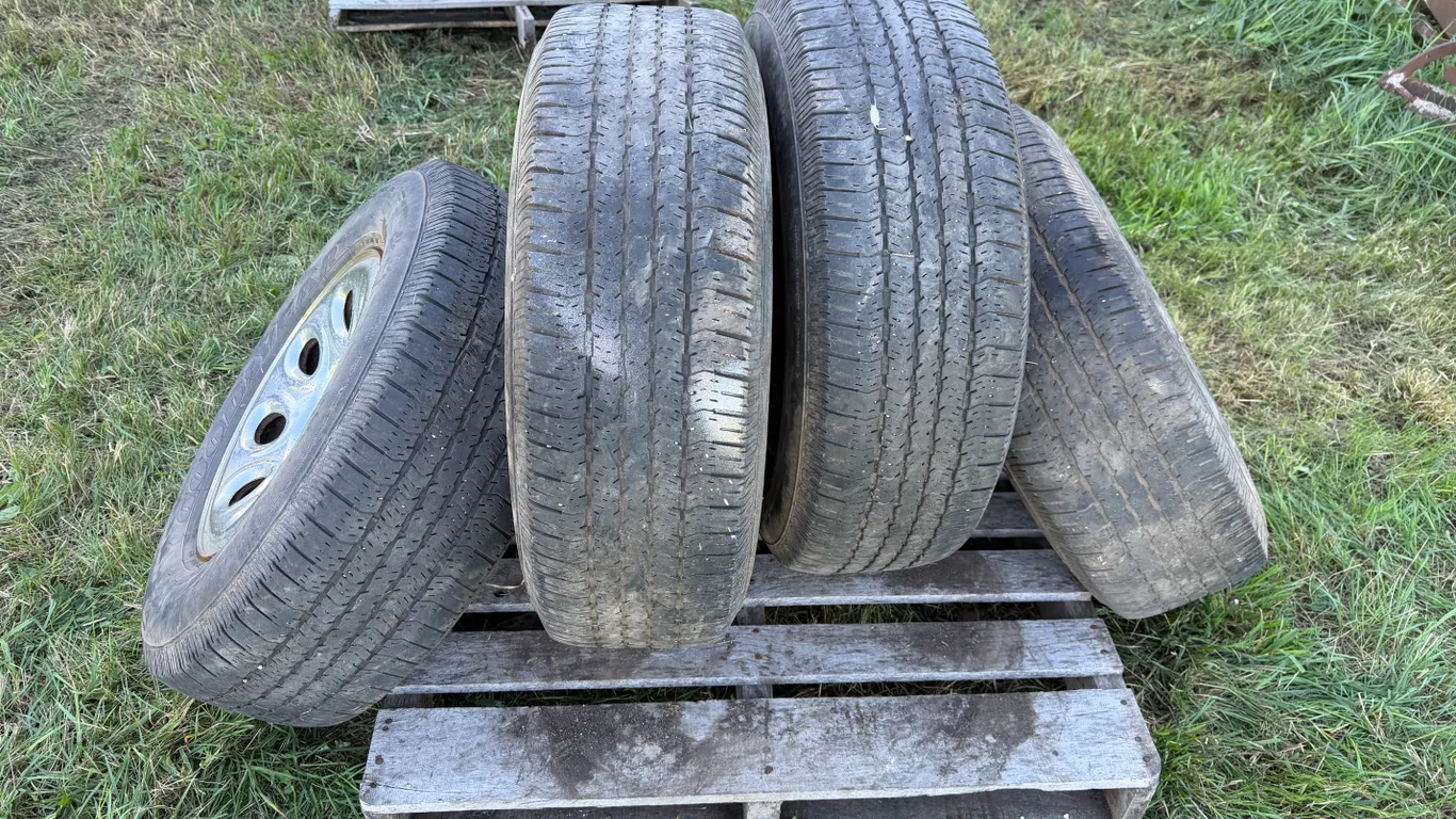 (4) Goodyear Wrangler P265/70R17 Tires On Rims, Came Off A 2006 Chevy 1500