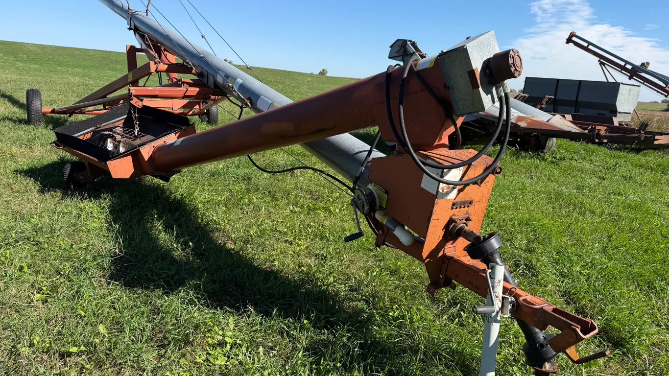 Hutchinson 10"x50' Auger With Manual Swing-Away Hopper, 540 PTO, Hydraulic Drive Swing-Away, Hydraul