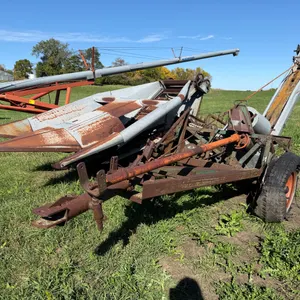 New Idea 2-Row Corn Picker, 4-Bolt Hubs, For Parts / Repair