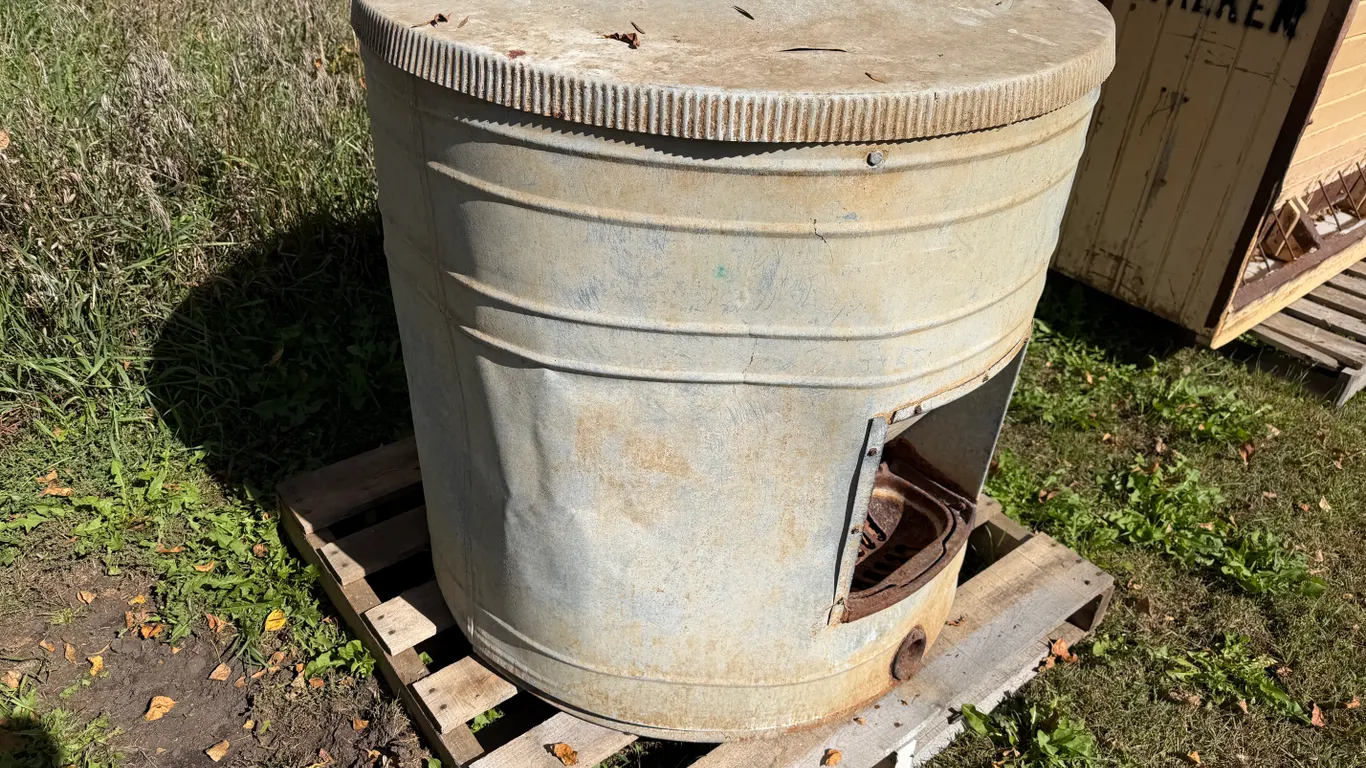 Pride Of The Farm Hog Waterer, Heater / Thermostat, Has Power Cord