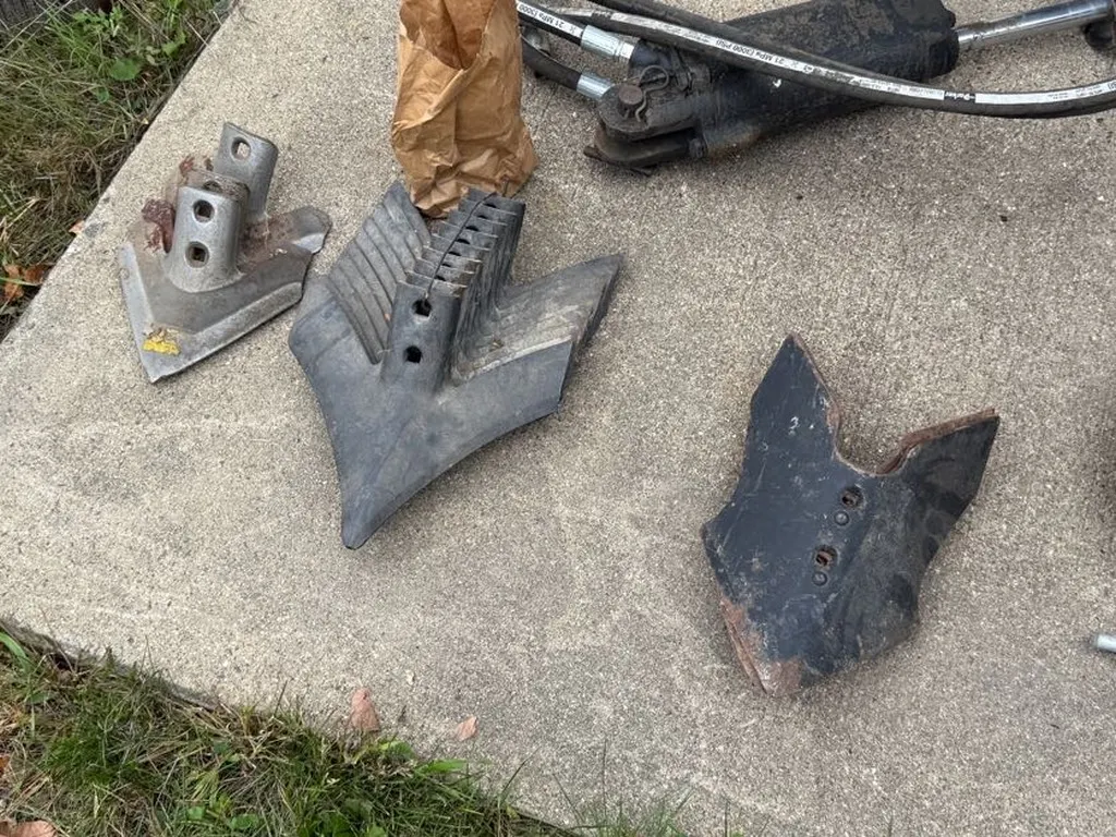Misc Shovels (10 - 10" And 3 - 7") And Misc Bolts (New)