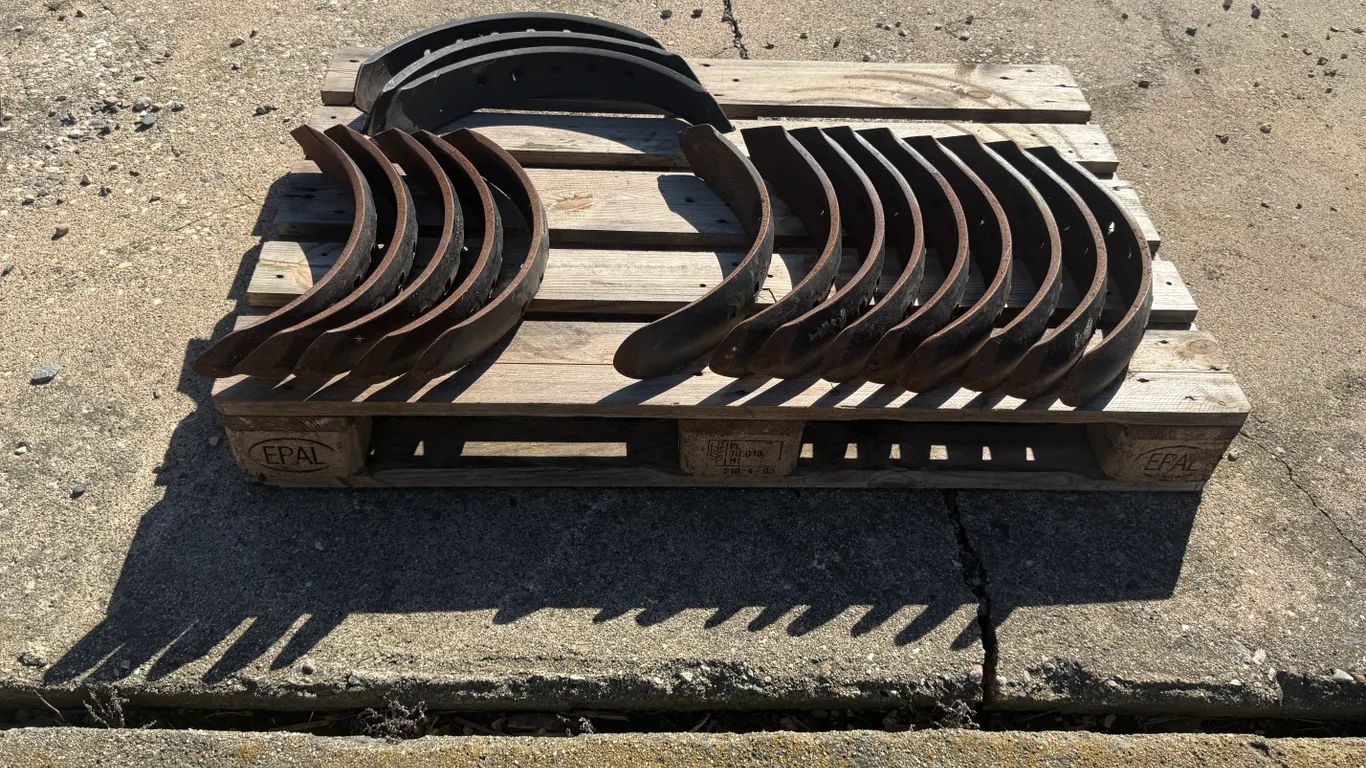 (14) Cupped Chisel Shovels, Been Flipped Once, 5 Right - 9 Left, Buying All for One Money