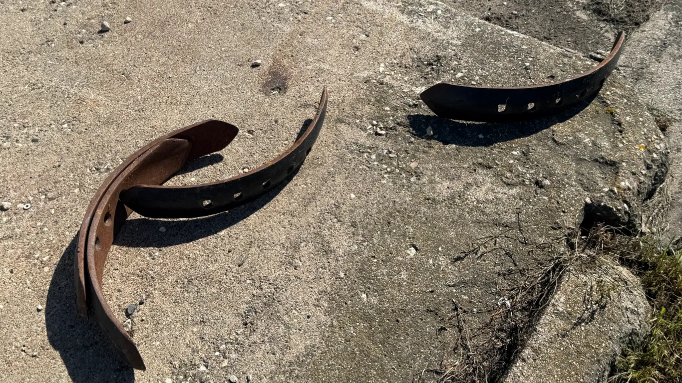 (3) New Nichols Cupped Chisel Shovels, 2 Left, 1 Right Twisted, Buying All for One Money