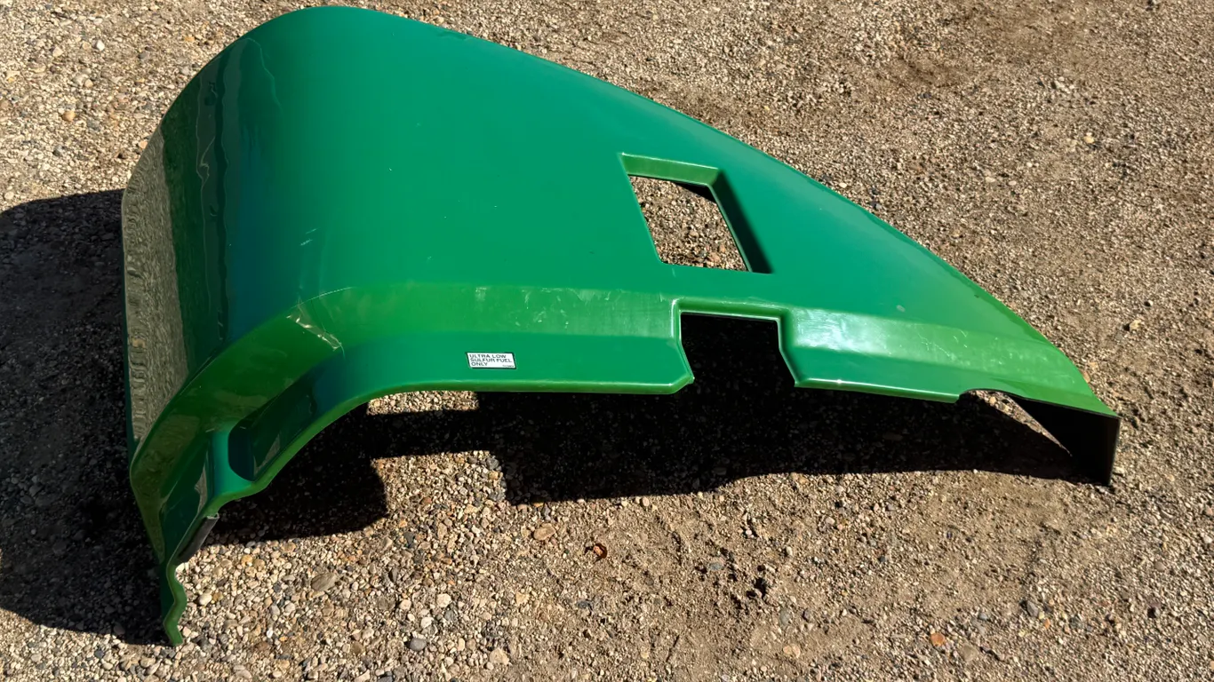 Cab Corners Off 9360R, Will Fit Others, Part # R555253 And R307447, Right One Has A Slight Crack