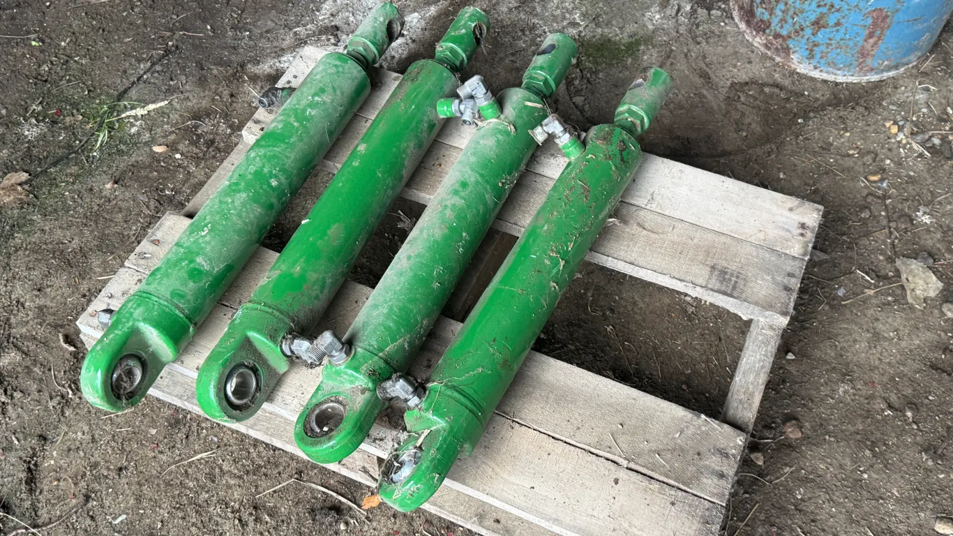 4 Steering Cylinders Off A John Deere Self Propelled Sprayer, Buying All for One Money