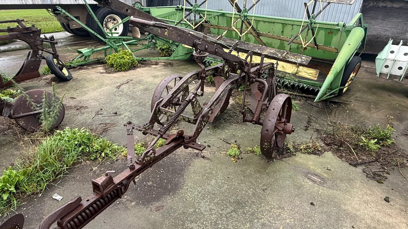 2 Bottom John Deere Plow On Steel Wheels (2)