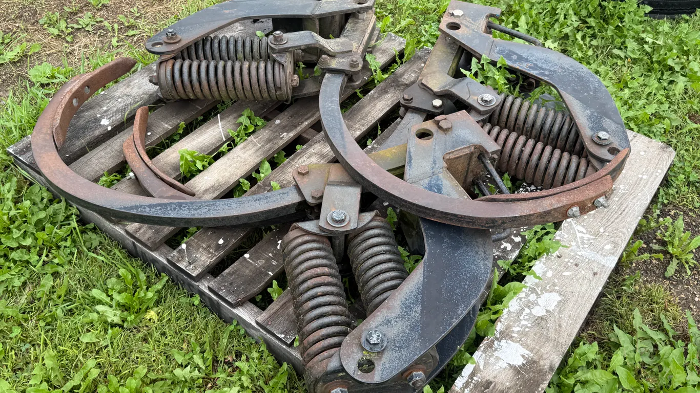 (3) DMI Chisel Shanks Complete