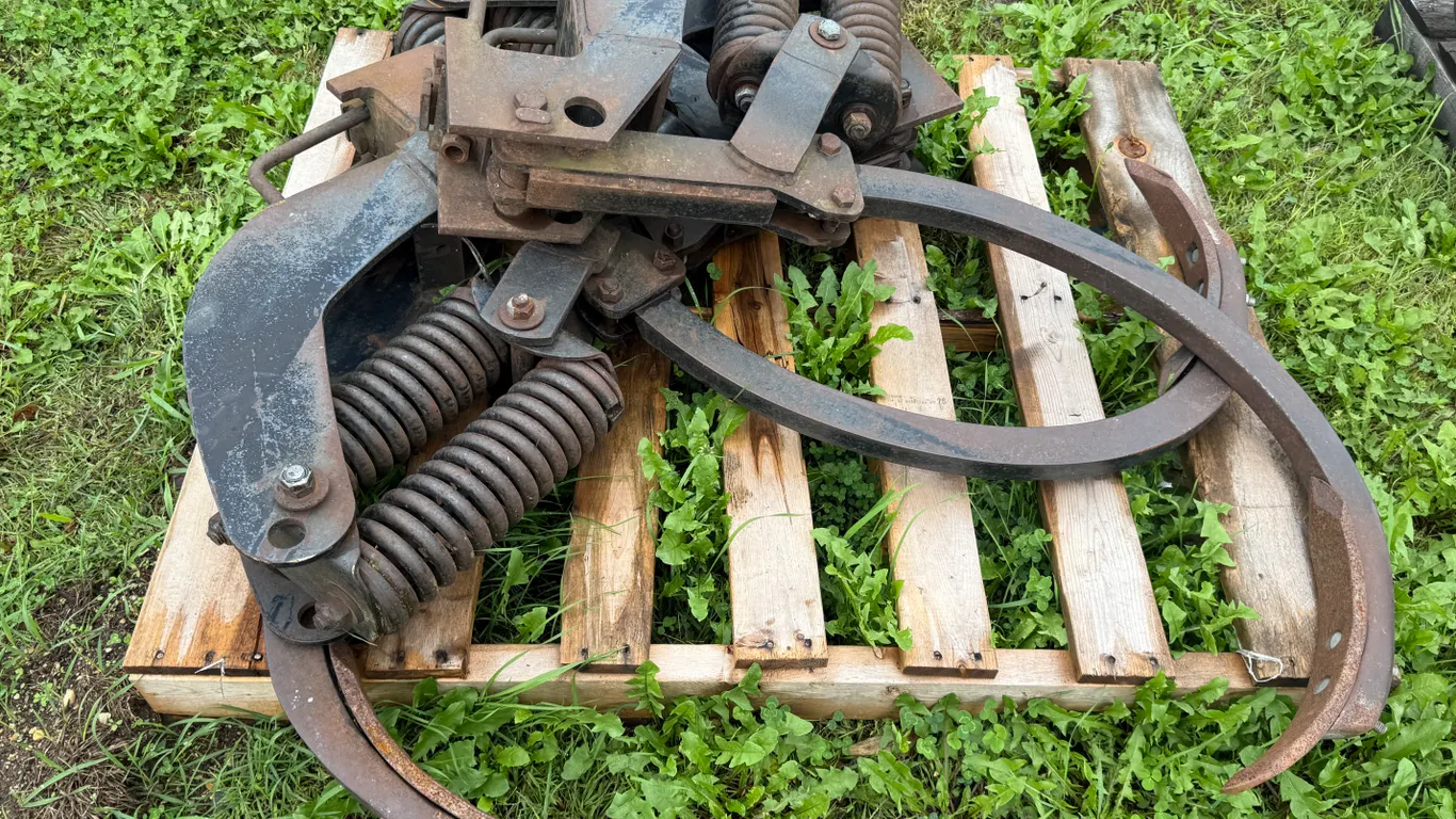 (3) DMI Chisel Shanks Complete