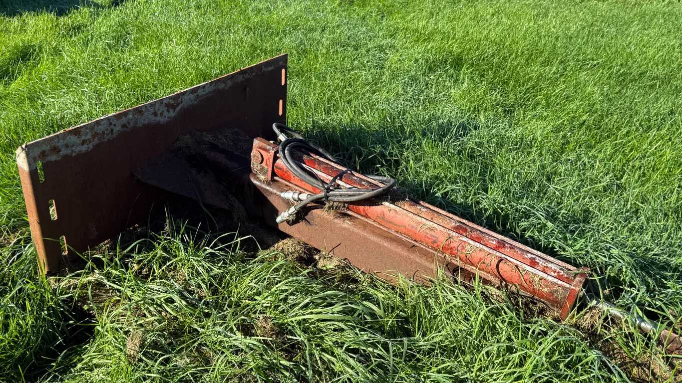 Skid Loader Mounted Teleboom, Reaches Out About 8 Ft. This Item is Located in South Dakota, Therefor