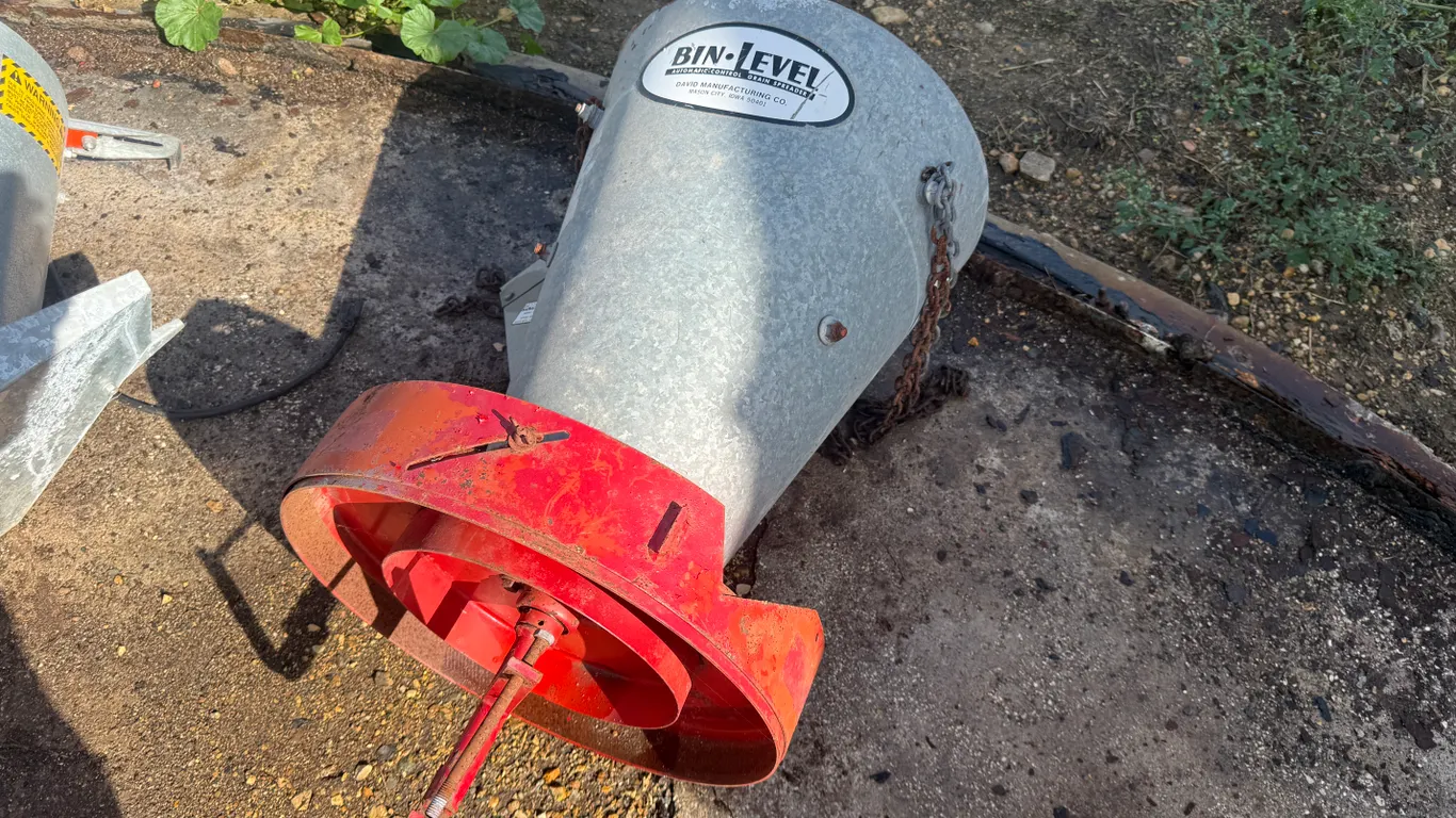 Bin Level Grain Spreader, No Motor. This Item is Located in South Dakota, Therefore South Dakota Sal