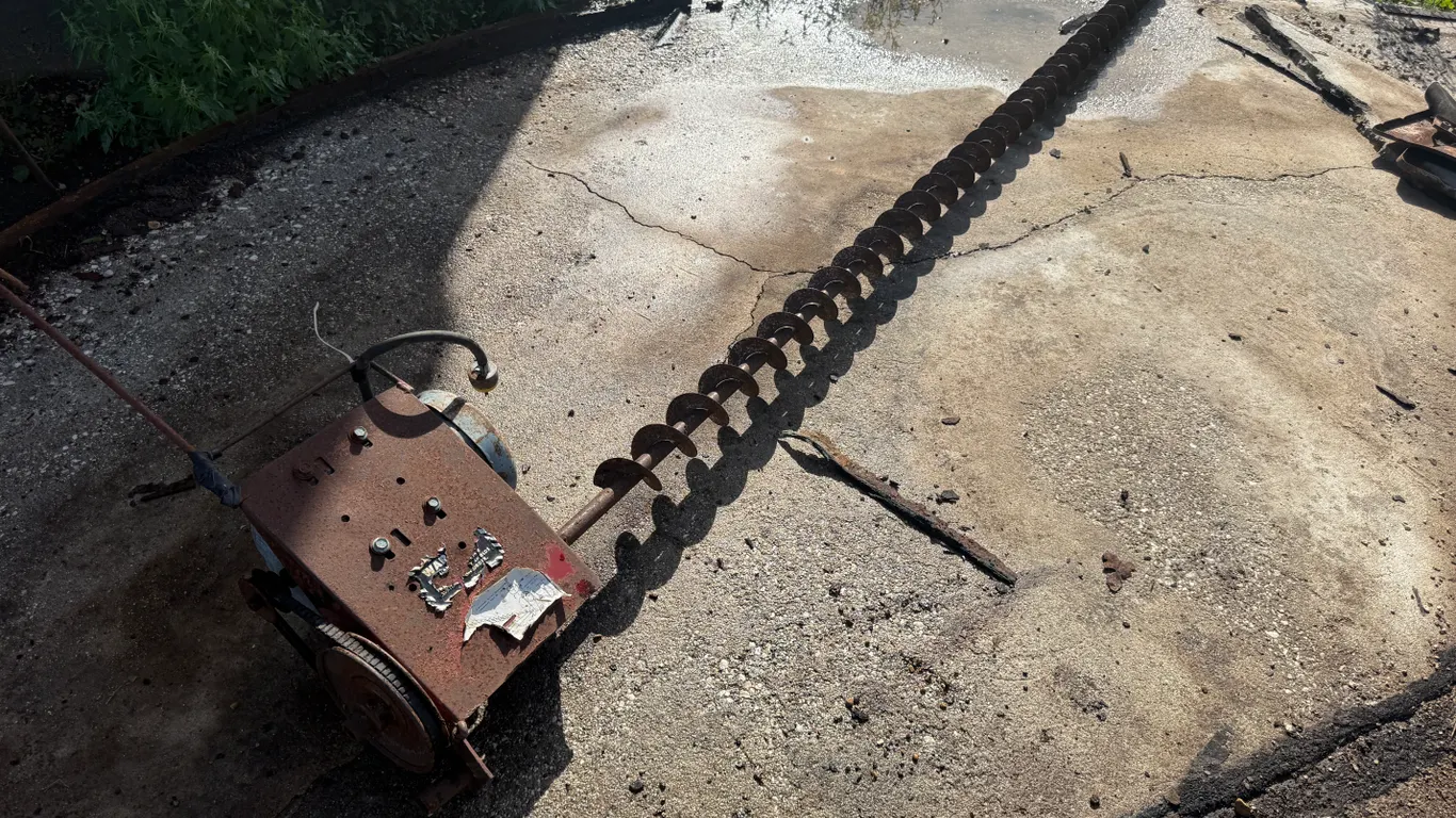 Approx 11 Ft 3 1/2" Bin Sweep With Electric Motor, Working Order. This Item is Located in South Dako