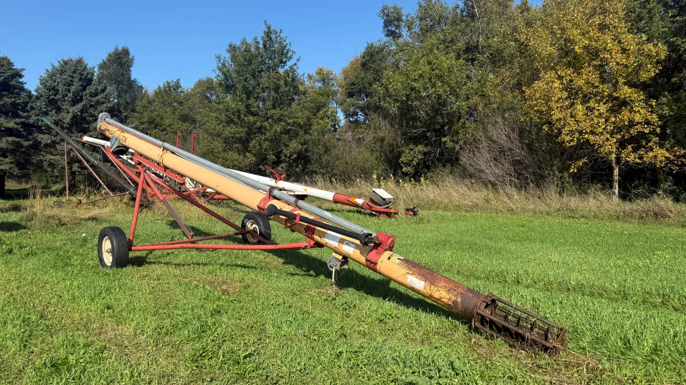 Mayrath 10" X 32' Auger, 540 PTO, Top End Cap On Auger Needs Repair, (No Hitch). This Item is Locate