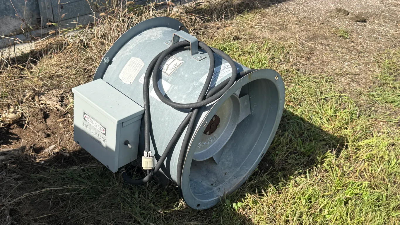 18" Fan With 3 HP Electric 220V Motor (Working When Removed)