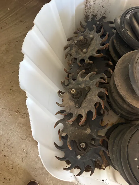 (24) Dawn Spike Closing Wheels, Buying All for One Money