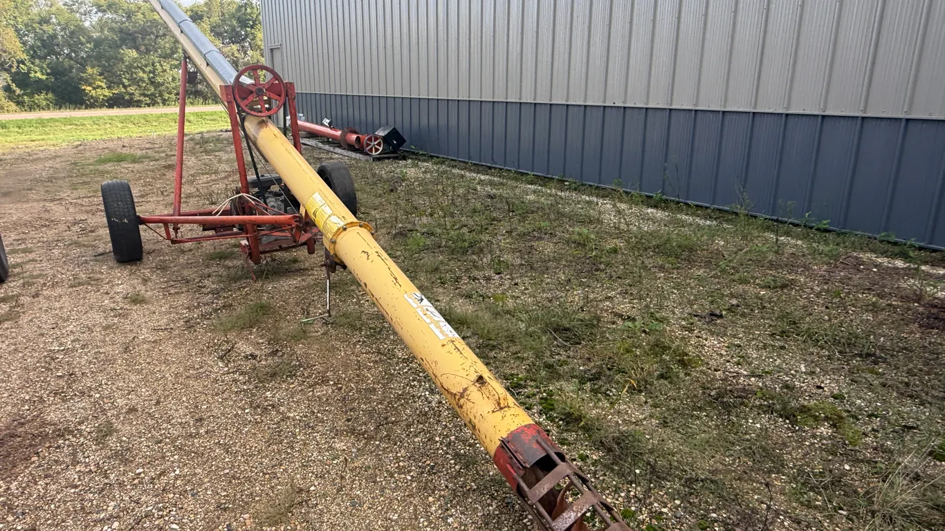 Westfield 7" X 31' Auger With 18 HP Gas Briggs Engine, Engine Needs Work