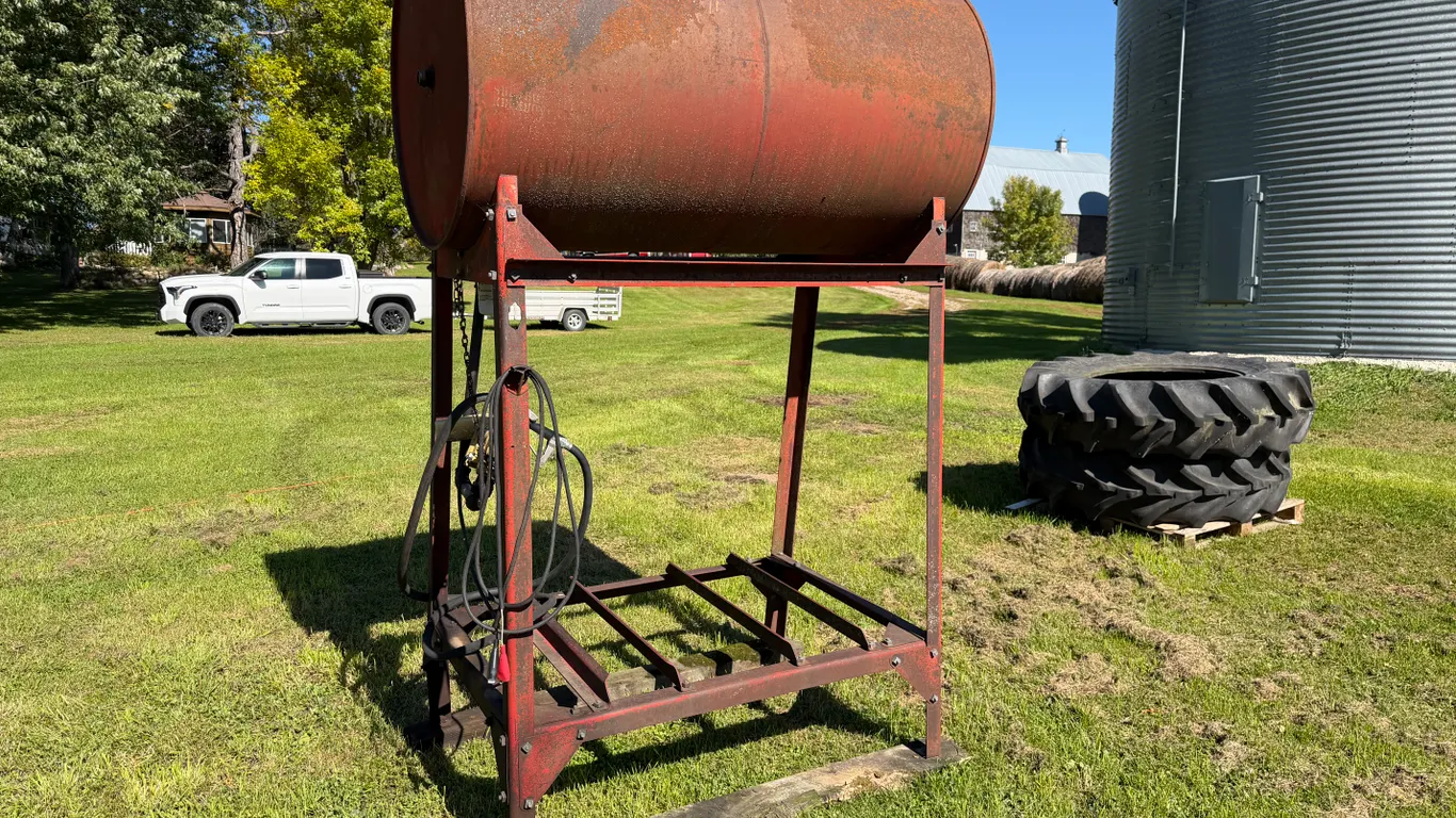 200 Gallon Fuel Barrel with Stand, 20 GPM 12V Pump, Hose, Nozzle, In Working Condition