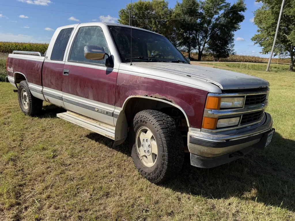 1994 Chevrolet Silverado 1500 Extended Cab Pickup, 363K Miles, Newer Falken Wildpeak A/T3W 265/75R16
