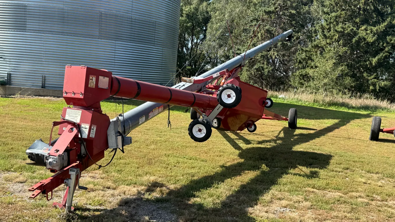 Mayrath 10” X 71’ Auger With Swing Hopper, Motorized Drive, Hydraulic Lift, 540 PTO, SN# 944971