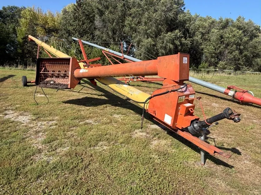 Westfield 10” X 61’ Auger With Manual Swing Hopper, Hydraulic Lift, 540 PTO, SN# 57435