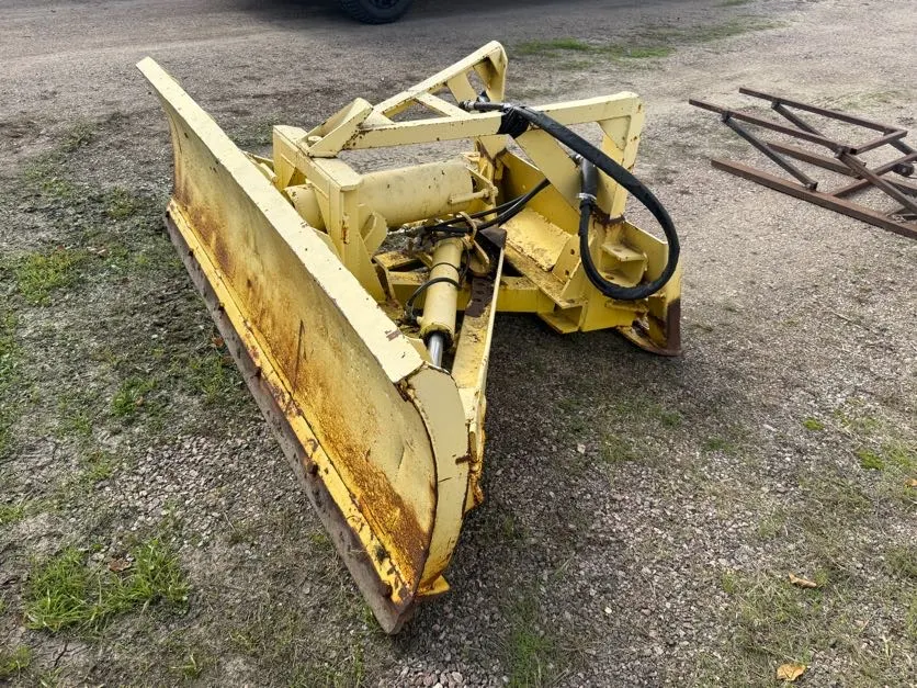 Skid Loader Mount Dozer Blade, Left + Right Swings, Comes With Hoses But No Ends