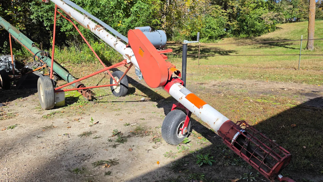 Feterl 8” x 26’ Auger, Wheel Jack, 3hp Single Phase Electric Motor, 15” Tires on Single Bolt Wheel,