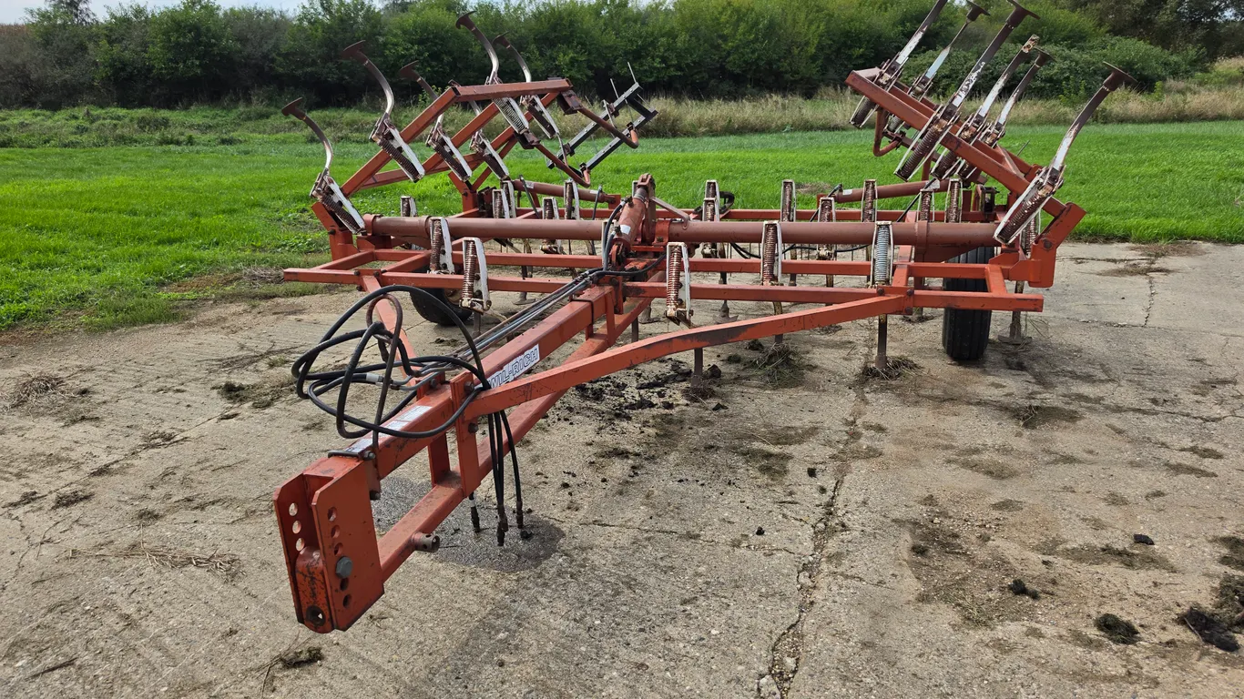 WilRich Approx 21’ Field Cultivator with 2 Bar Coil Tine Harrow, 15” Tires on 6 Bolt Rims, Hydraulic