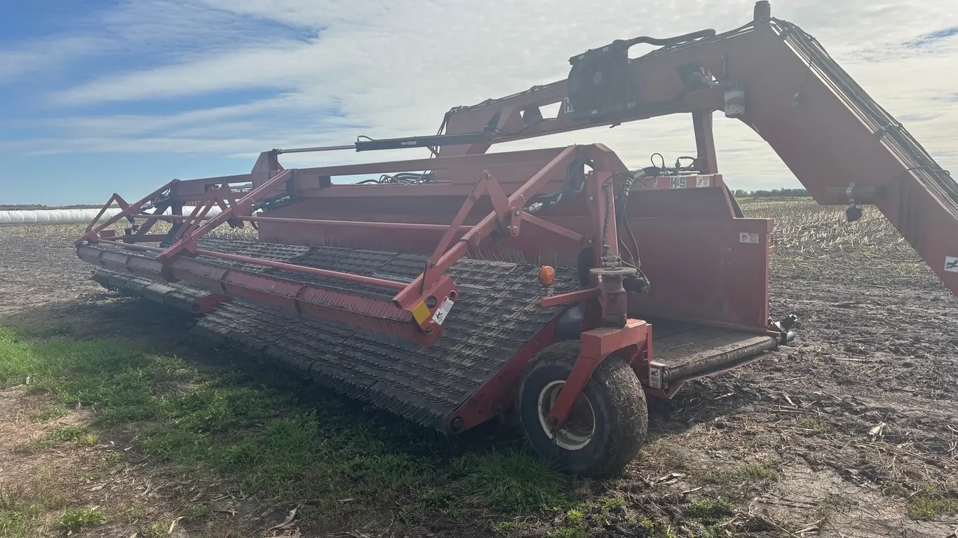 H+S 30’ Continuous Pickup Hay Merger, Split 2 Way Cross Conveyor, Swing Hitch for Transport, Model:
