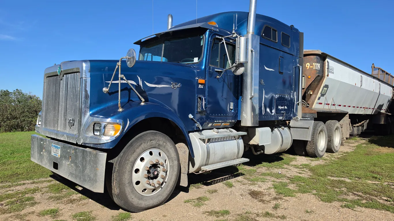 1999 International 9900 Pro Sleeper Semi, C12 Engine, 10 Speed Transmission, Wet Kit (End Dump or Li