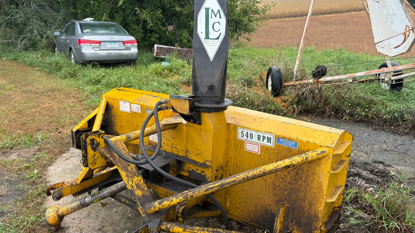 Lorenz Snowblower, 8’, 3Pt, 540 PTO, Hyd Turn Spout, Deflector