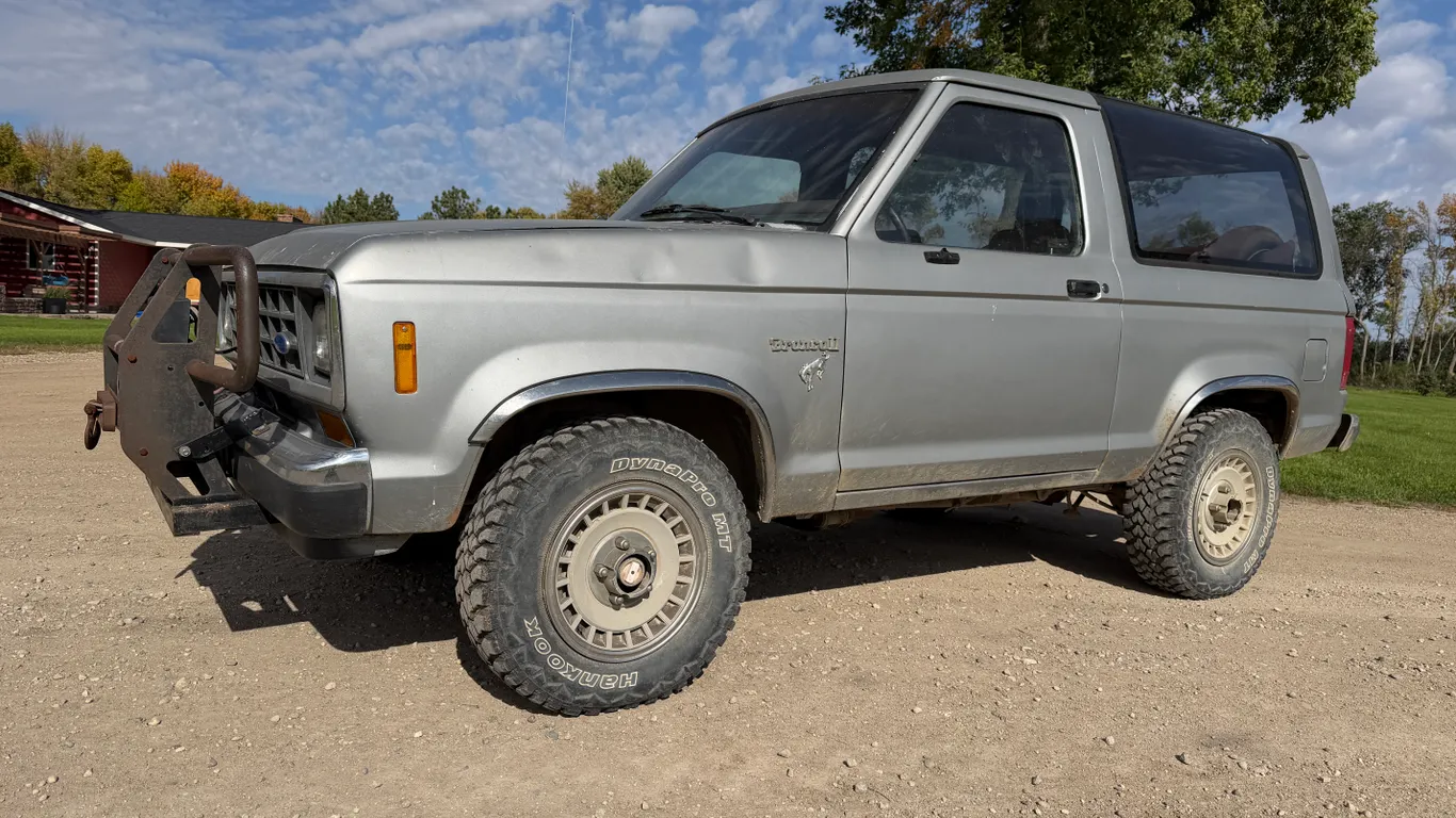 1986 Ford Bronco II, Shows 19,674 Miles (not actual), 4 Speed with Overdrive Manual Transmission, 4W