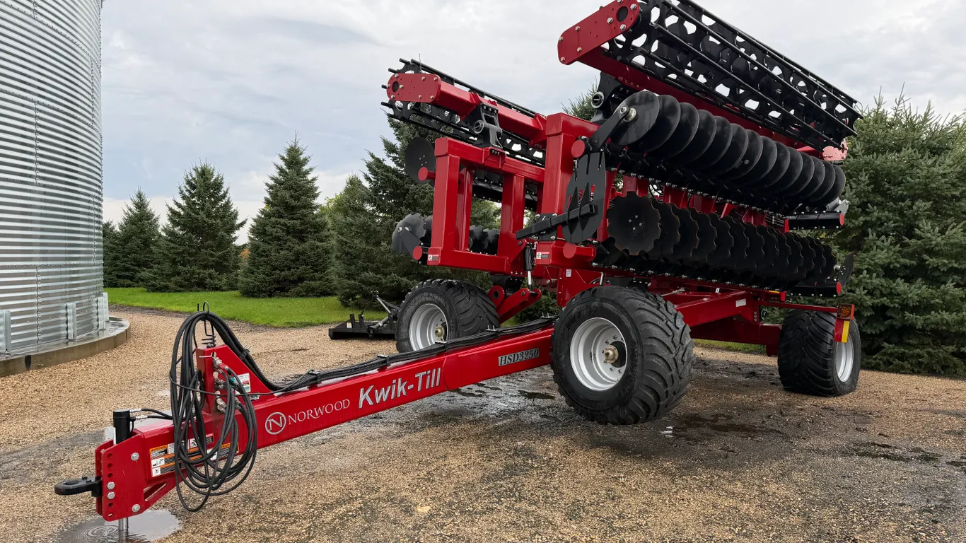 2024 Norwood Kwik-Till HSD3250 High Speed Disk, Bought New In 2025, Used On 25 Acres, Round Bar Roll