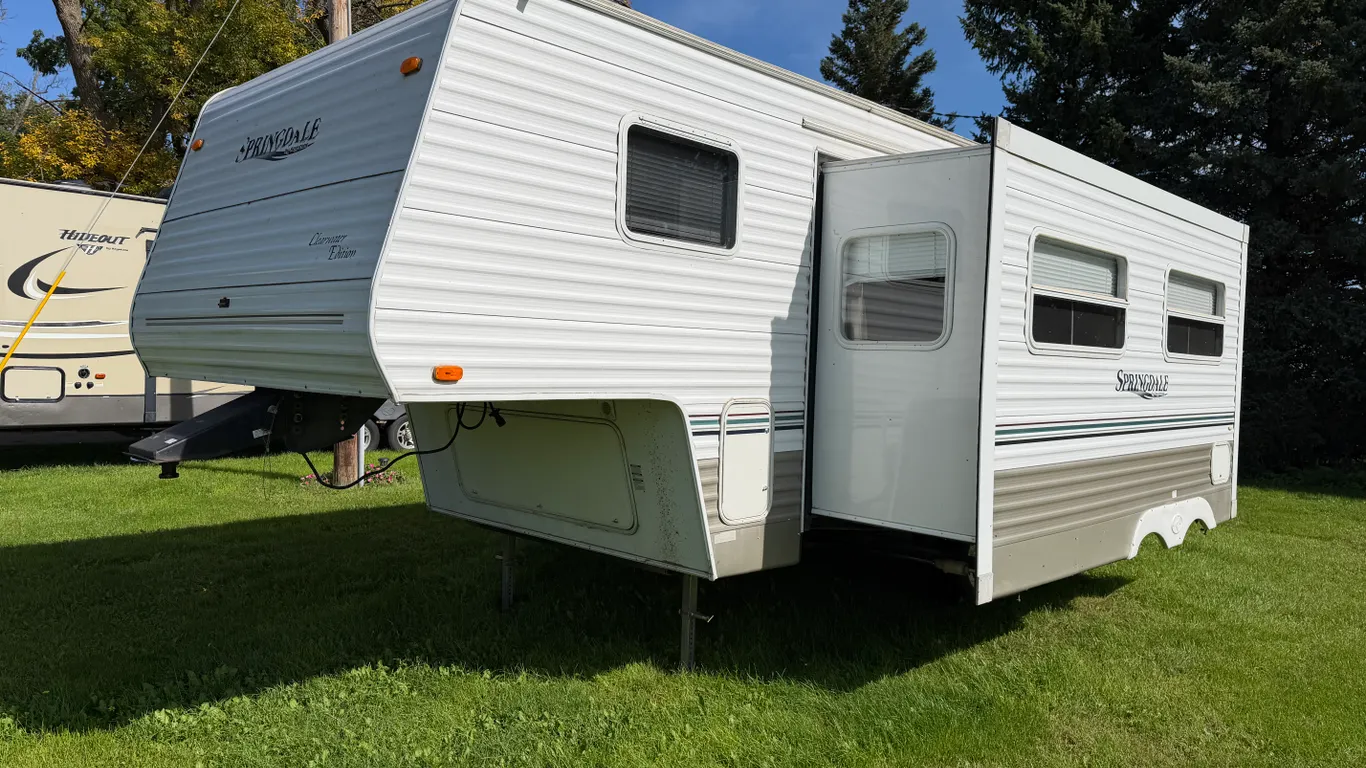 2004 Keystone Springdale 25' Fifth Wheel Camper, 1 Slide-Out, Electric / Propane Fridge, Tires 2016,
