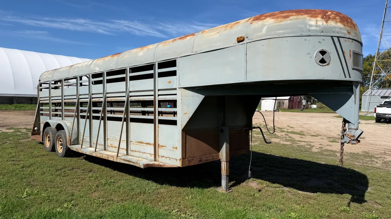 1979 Kiefer Built 22' Gooseneck Livestock Trailer, 6' Wide, Tandem Axle, 6-Bolt Hubs, 225/75R15 Tire