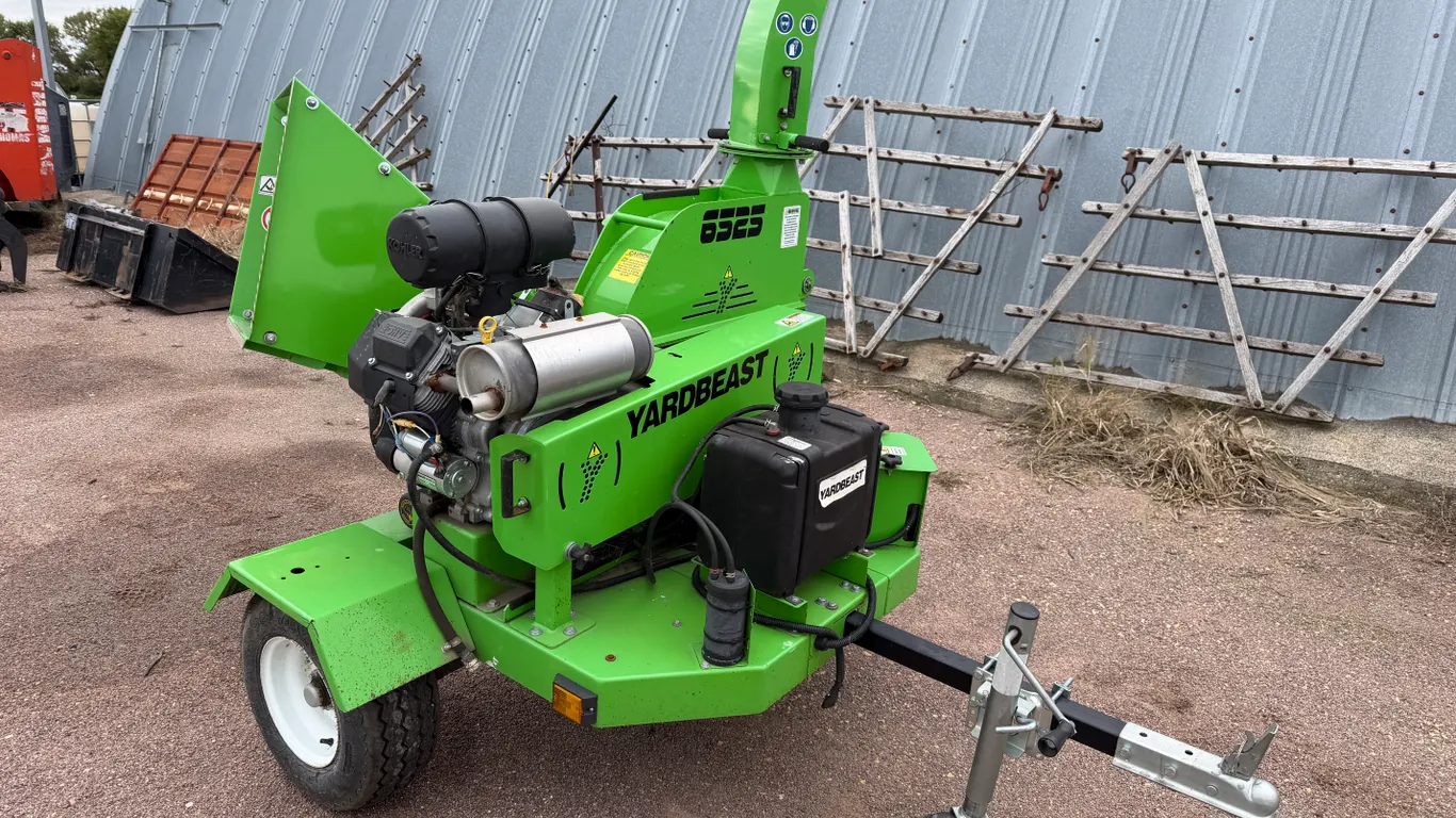 2023 Yard Beast 6525 Wood Chipper, Kohler 25 HP Gas Engine, 2" Ball